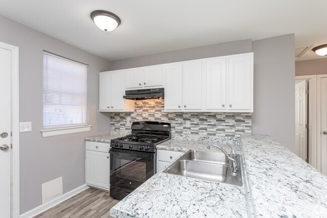 2BR, 1BA - 875SF- Kitchen