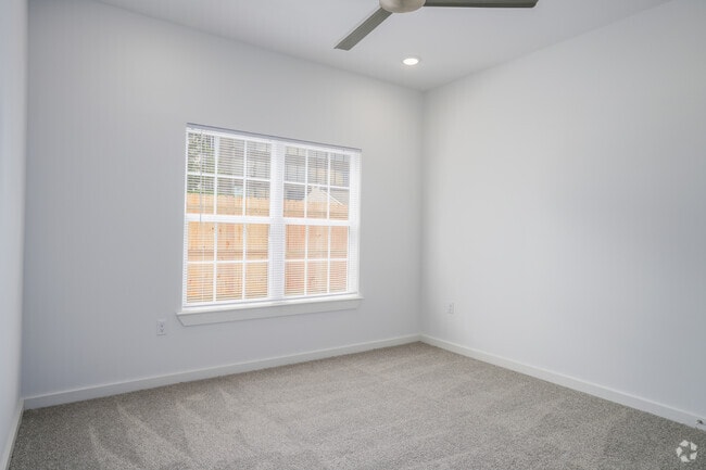 2BR, 2BA - 991SF - Primary Bedroom