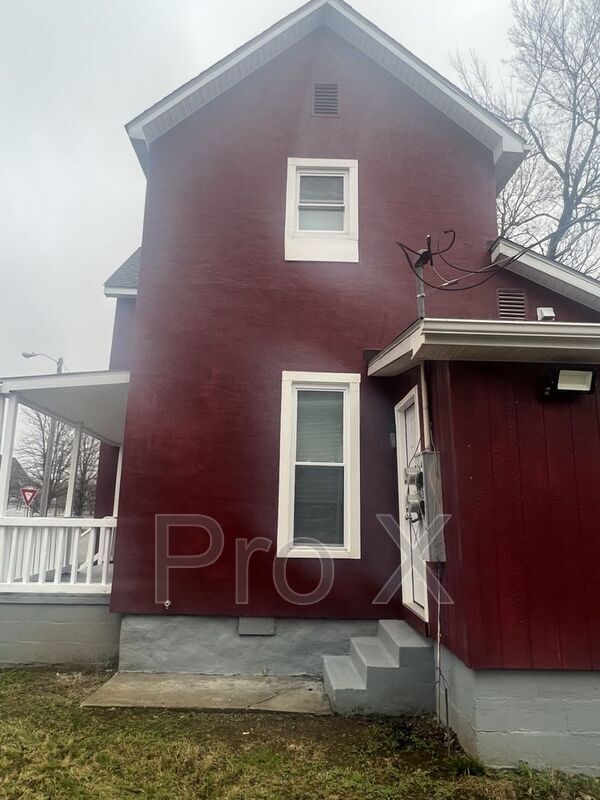 Photo - 902B S Moffet Ave