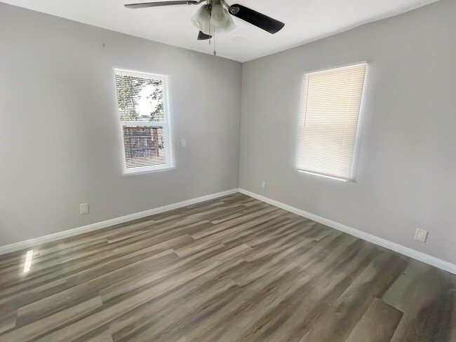 Photo - 319 N Houston St