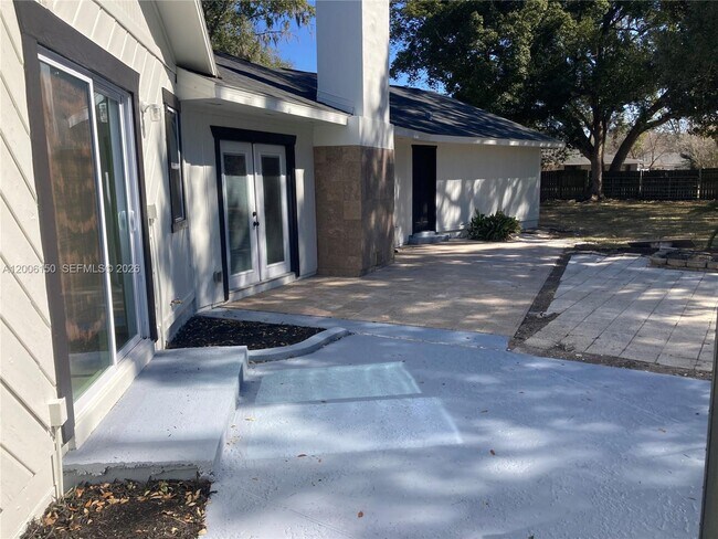 Photo - 2020 NE 11th Pl