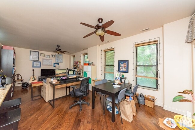 Building Photo - 1101 N Marshfield Ave Unit 3R