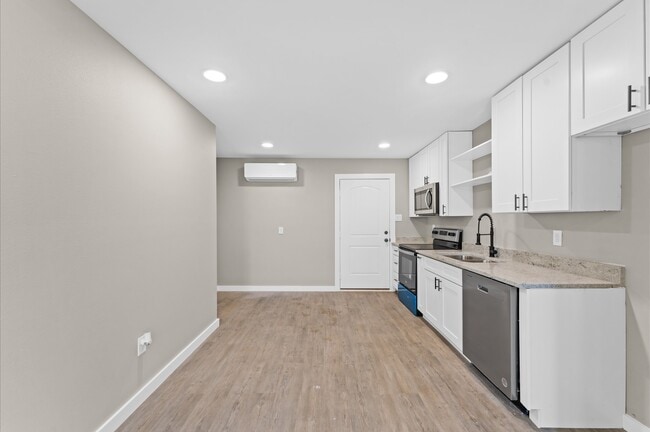 Photo - 2623 Canfield St