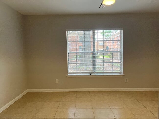 Photo - 2824 Briarhurst Dr Unidad 9