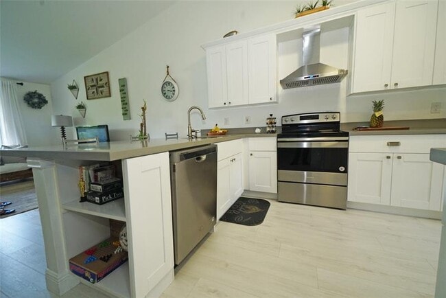 Photo - 1690 Zenith Way