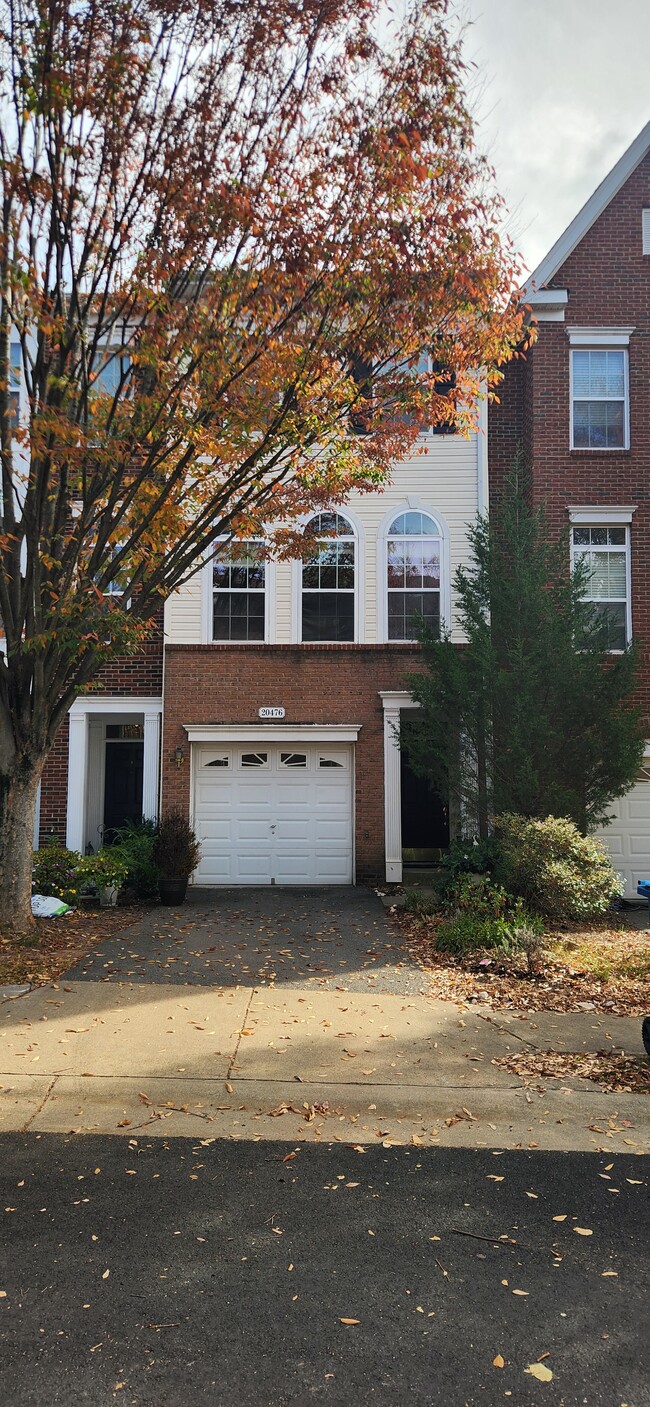 Front - 20476 Greymont Terrace Townhome