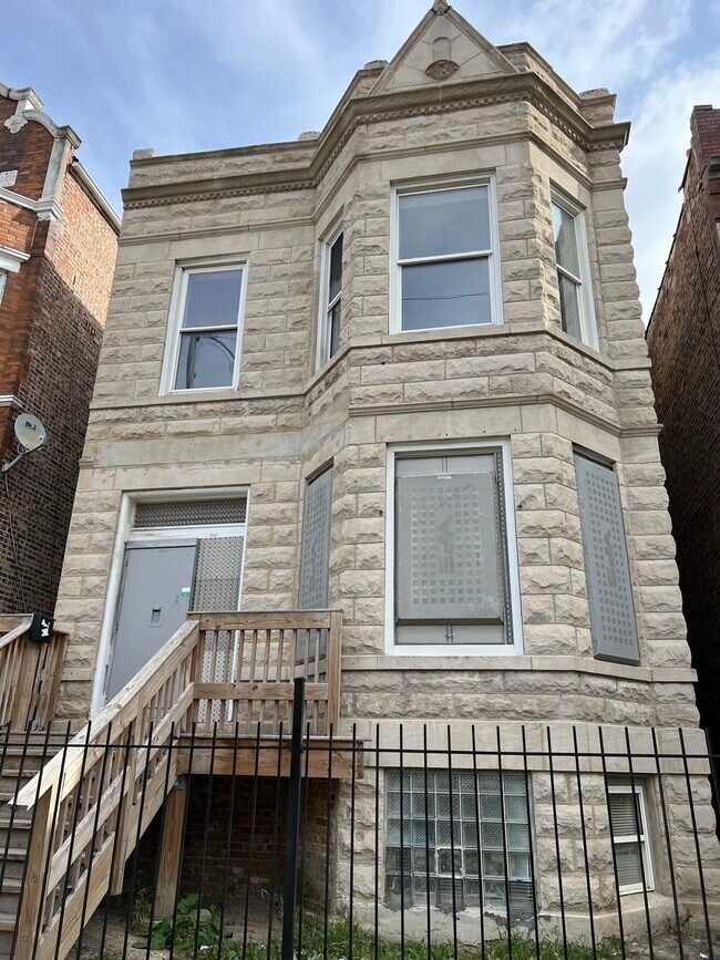 Photo - 1613 S Central Park Ave Apartments