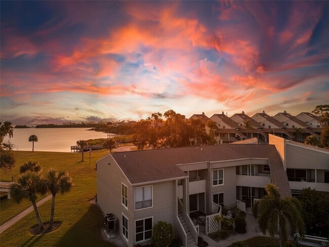 Photo - 656 Windrush Bay Dr Unit 656