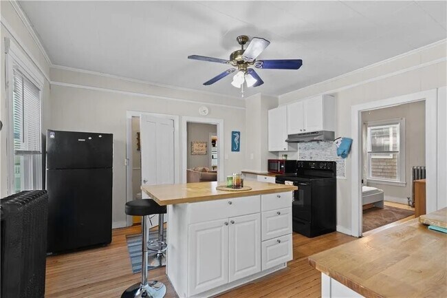 16 Dean Ave