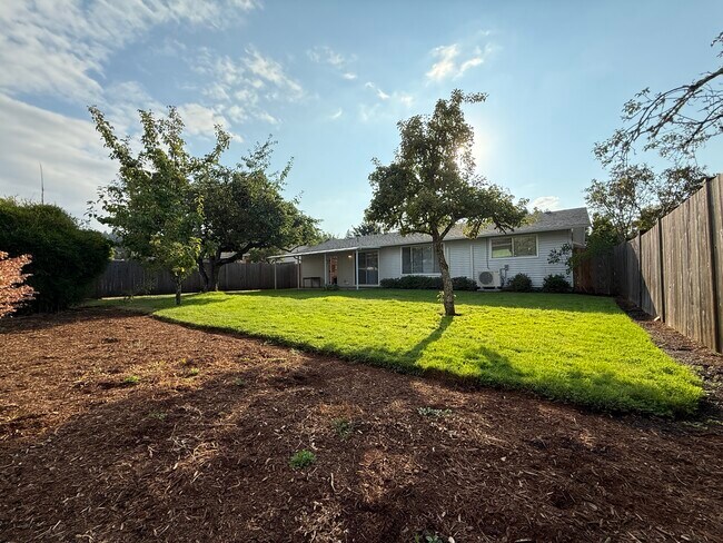 Spacious backyard with garden area - 1981 Orr Ln Casa