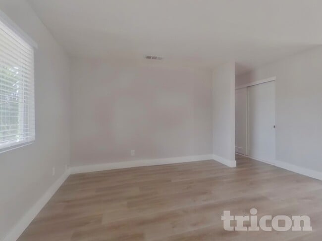 2236 Dunlap Dr