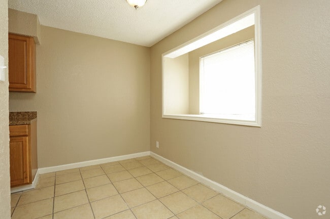 2 BD, 1 BA - 840 SF