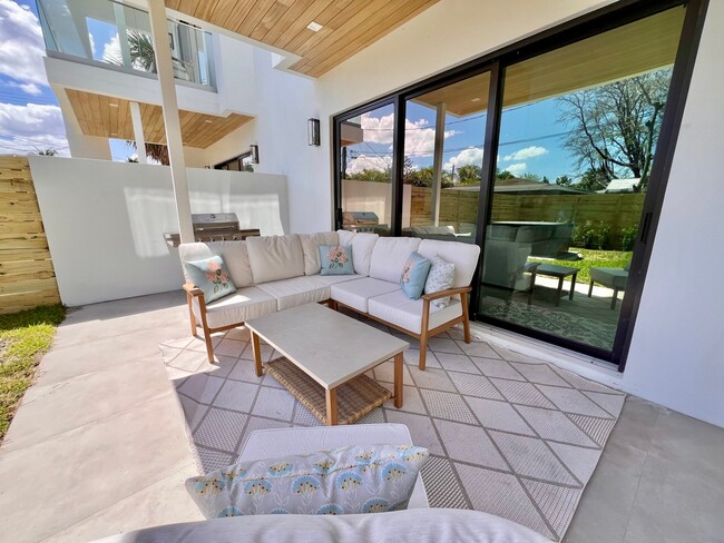 Photo - 300 SW 7th St