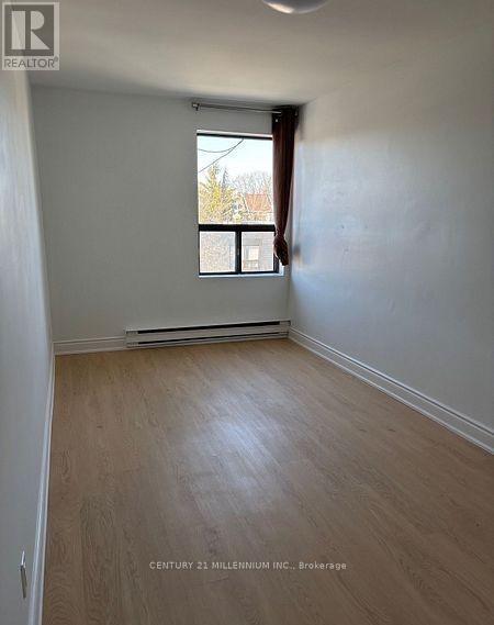 Photo - 909 A Danforth Ave