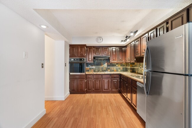 Photo - 345-345 4 Ave NE