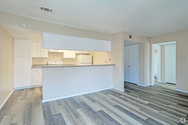 2BR, 2BA - 917SF - Living Area