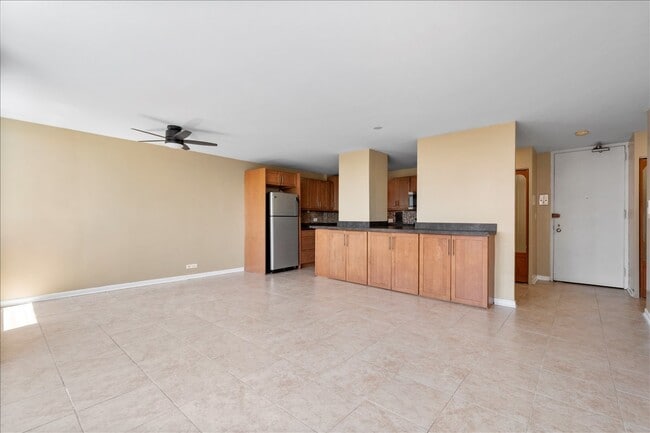 Photo - 5701 N Sheridan Rd