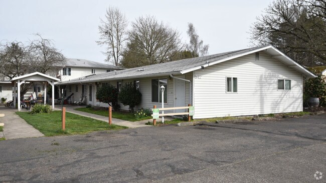 Photo - Linfield Manor Apts