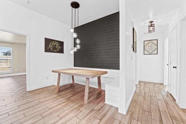 Photo - 1209 E 89th St