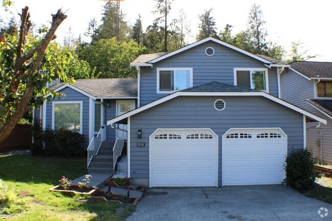 Building Photo - Amazing Everett/Mukilteo Tri-Level Home