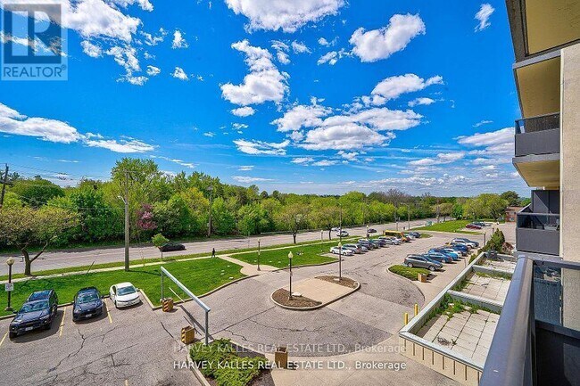 Photo - 2000 Sheppard Ave W Unité 304