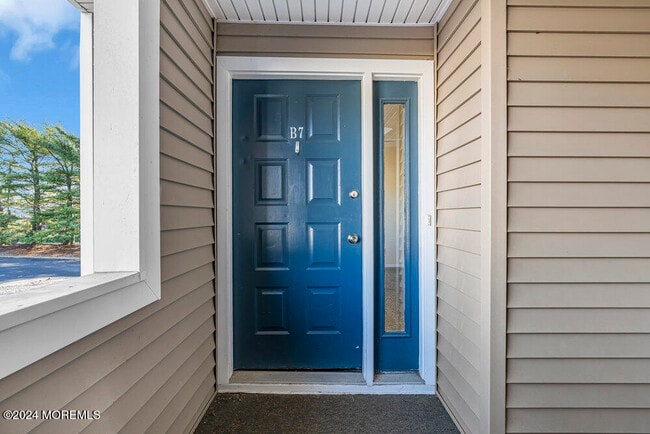 Photo - 290 N Main St Unit b7