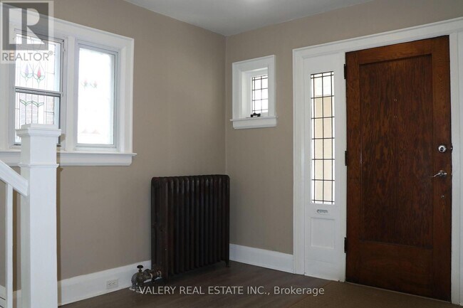 Photo - 207 Oakwood Ave