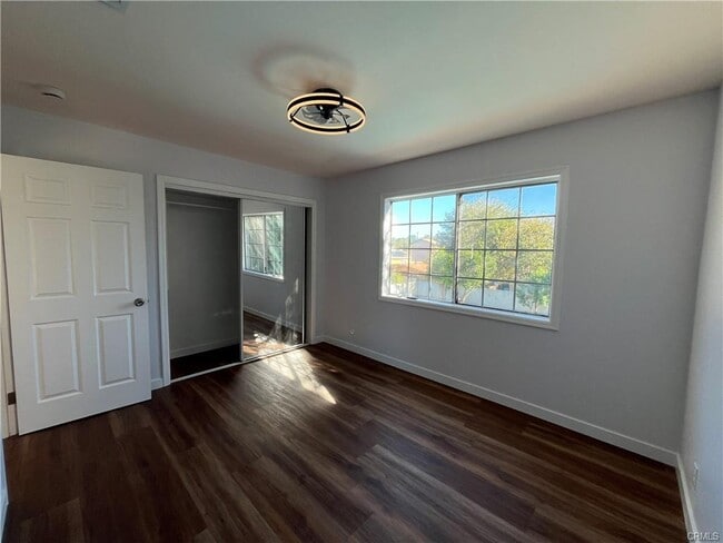 Photo - 7522 Balcom Ave