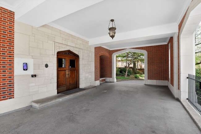 Photo - Absolutely stunning penthouse level unit in the historic Poplar building in Charlotte's tree line...