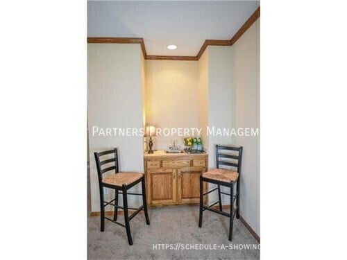 Photo - 1950 W Surrey-