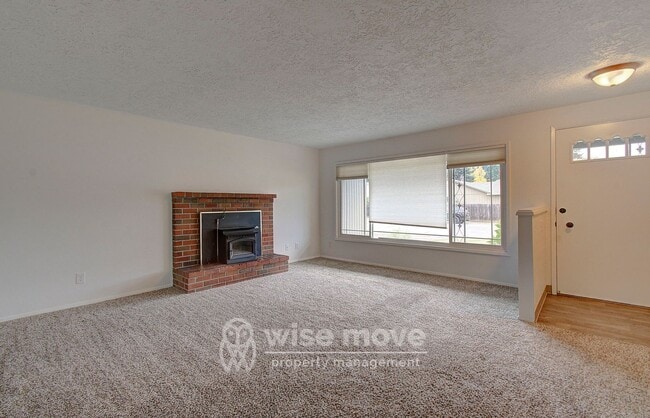Photo - Lake Shore 3 Bedroom- Single Level!