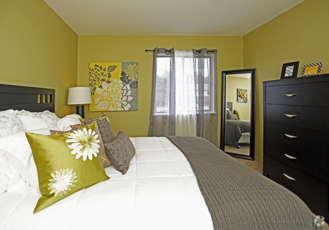 Bedroom - Drakeshire Apartments