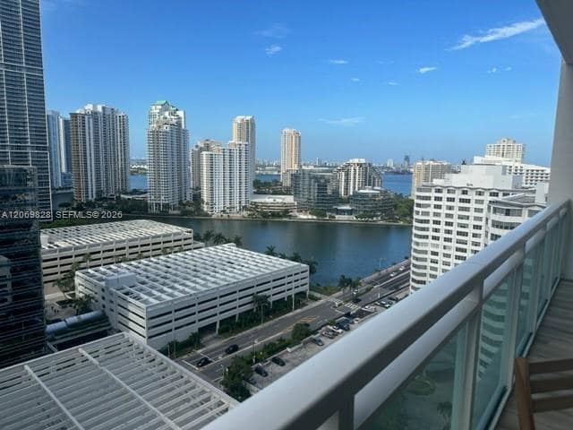 Building Photo - 950 Brickell Bay Dr Unit 2104