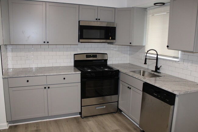 Photo - 2-bedroom, 2-bathroom home with vanity in ...