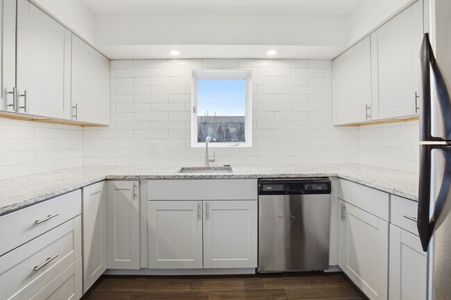 Photo - 6555 W Belmont Ave