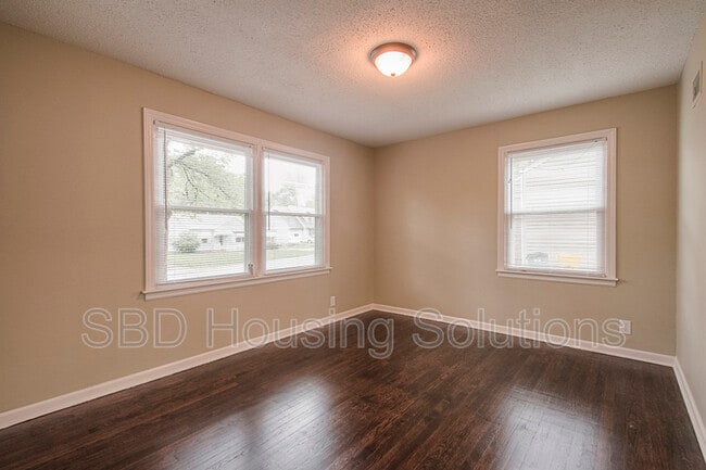 Photo - 8803 E 72nd St