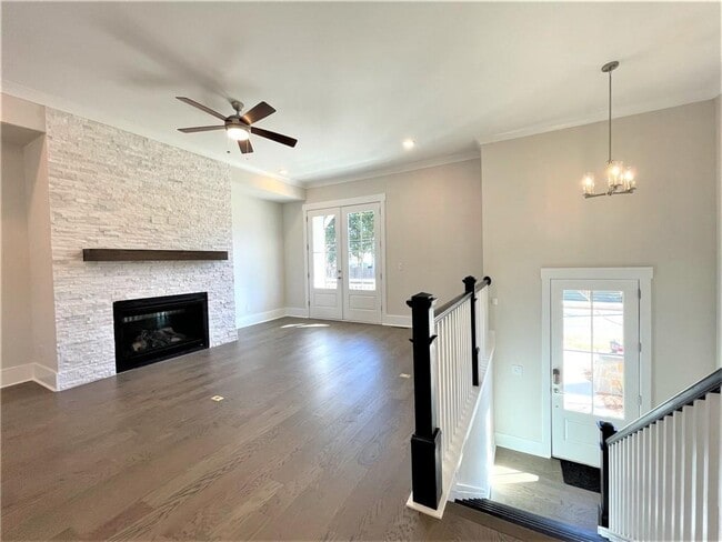 Photo - 892 Mayfield Rd