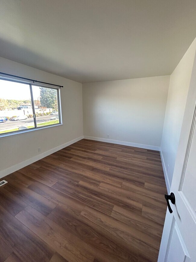 Photo - Fully Remodeled – 2 Bed / 1 Bath Unit 2