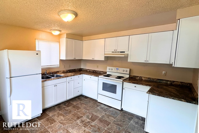 Photo - CHARMING SINGLE LEVEL APARTMENT IN EAST MEDFORD