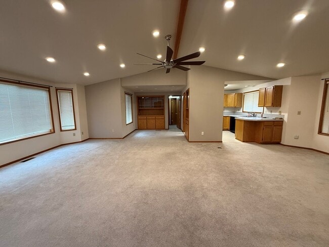 Photo - 3 bedroom 2 1/2 Bathrooms