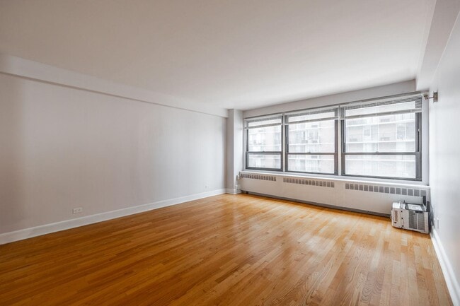 Photo - 4180 N Marine Dr Unit 303