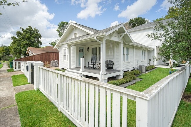 Photo - 811 W 13th St