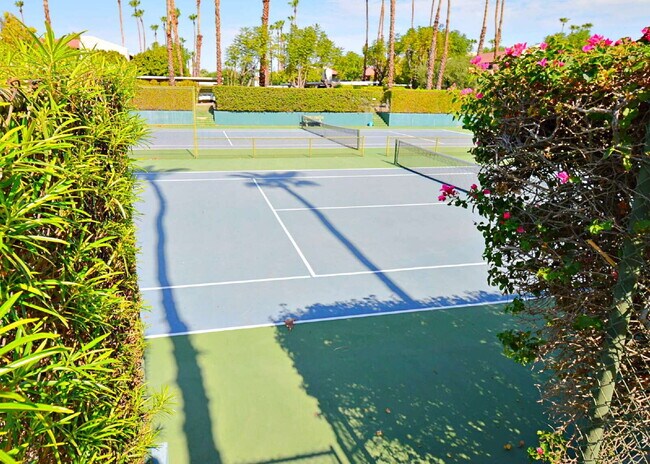 Chic Palm Springs Condo with Modern Granite Touches – Cozy 1 Bed, 1 Bath Retreat!