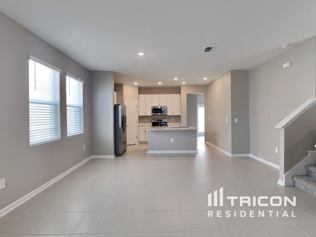 Photo - 743 Honeyrock St