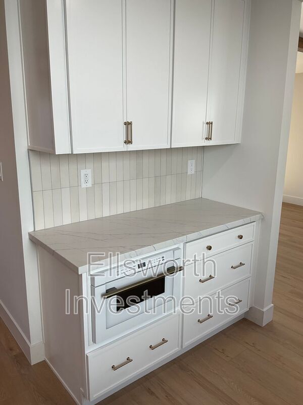 Photo - 5644 Regis Ave