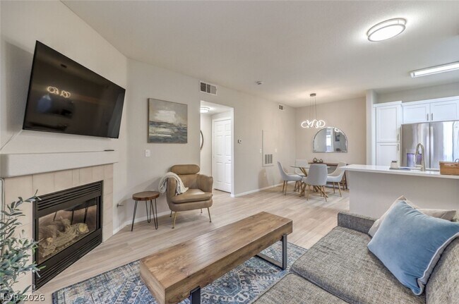 Photo - 855 N Stephanie St Unidad 1015