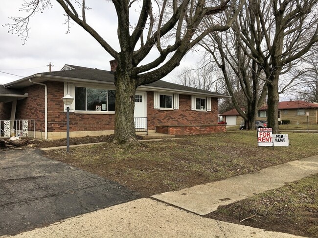 Building Photo - **3-BEDROOM/2-BATH RANCH W/ 2-CAR GARAGE!**