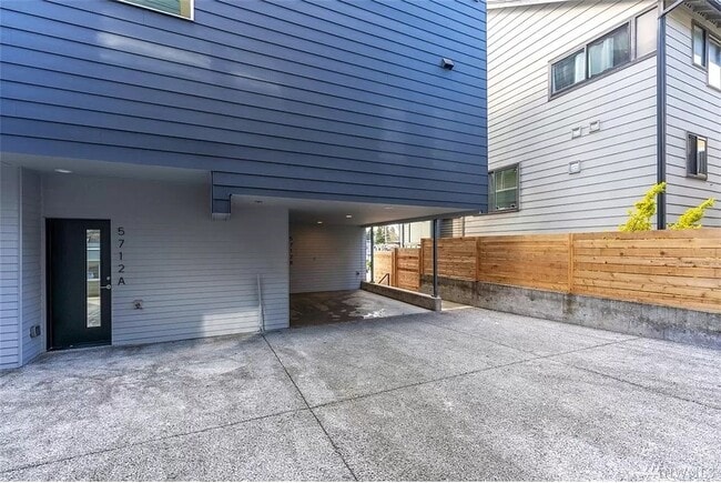 Photo - 5712 Roosevelt Way NE