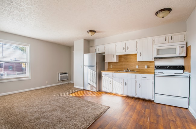 Building Photo - 1059 Woods Ferry Rd Rental