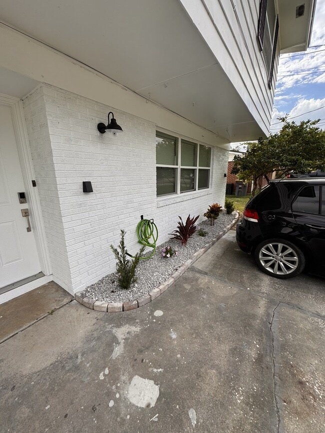 Photo - 6070 Longchamp Dr